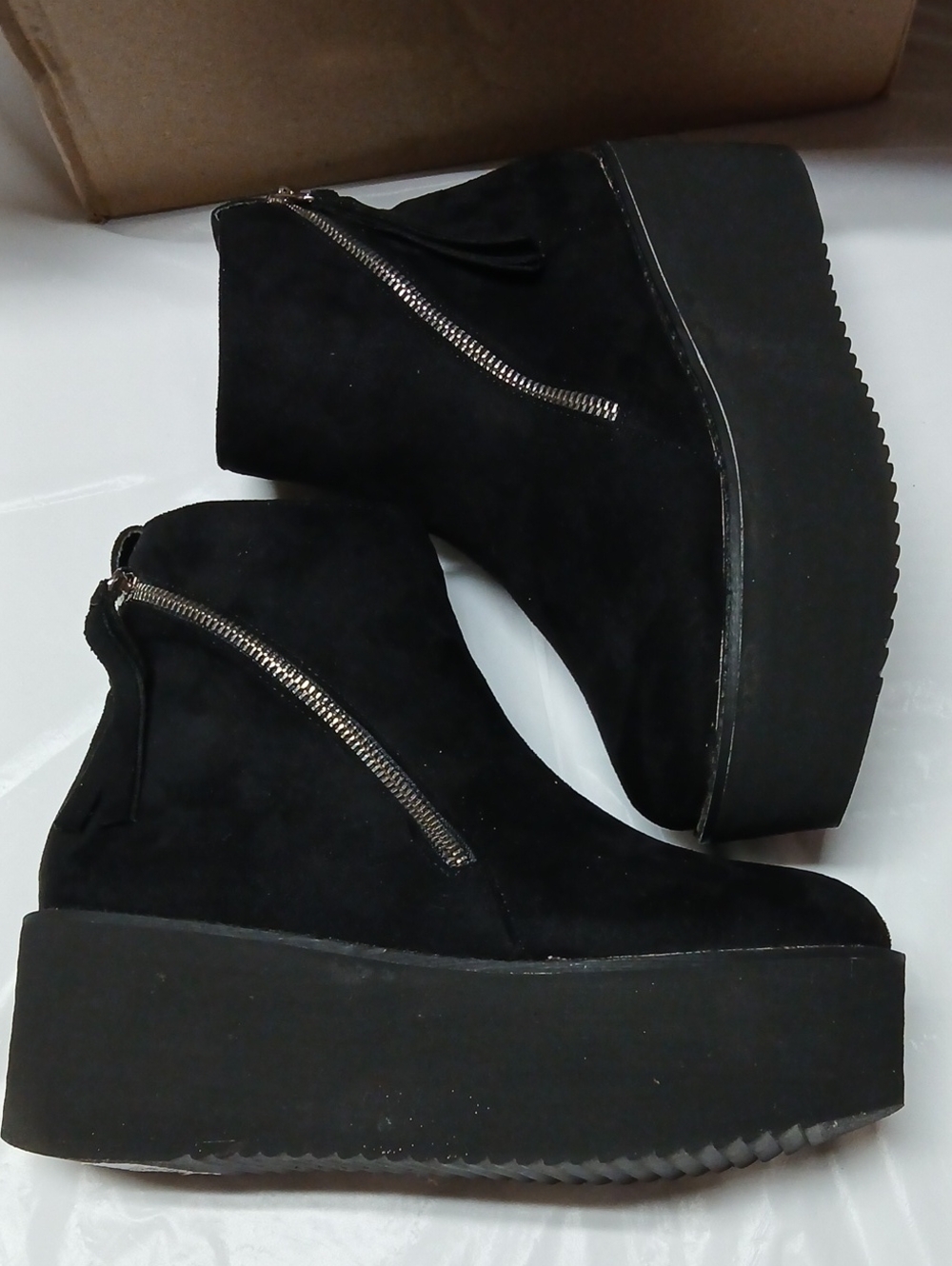Nature Breeze Black Faux Suede Platform Ankle Boots w Diagonal Zipper Detail 6.5